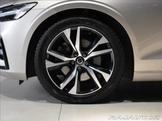 Volvo V60 2,0 B4 Plus Dark DCT 2024
