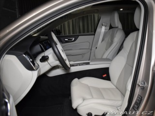 Volvo V60 2,0 B4 Plus Dark DCT 2024
