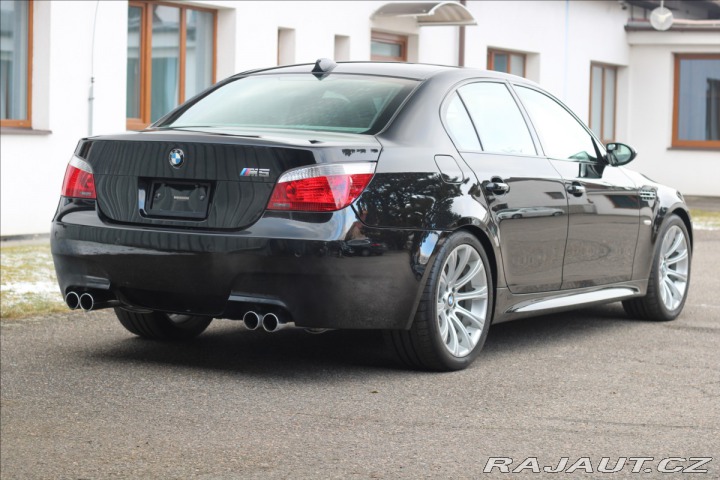 BMW M5 5,0 E60 V10 2005