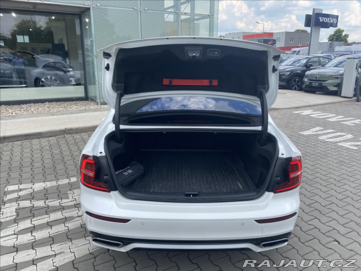 Volvo S60 2,0 B5 FWD benzin R-Desig 2019