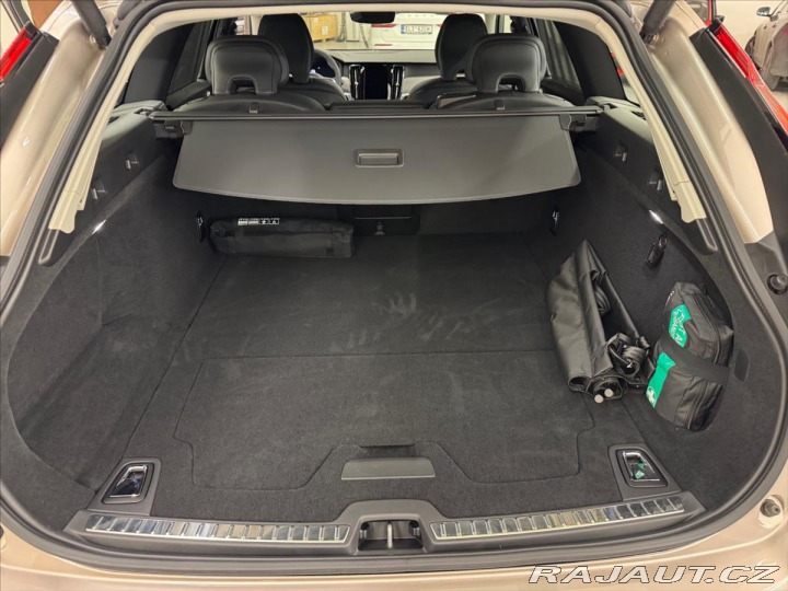 Volvo V90 2,0 B4 AWD Cross Country 2023