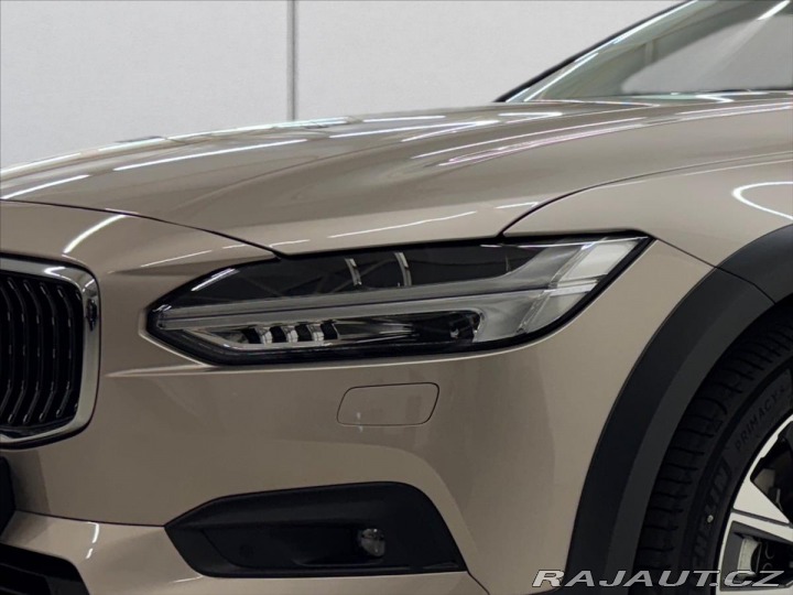 Volvo V90 2,0 B4 AWD Cross Country 2023