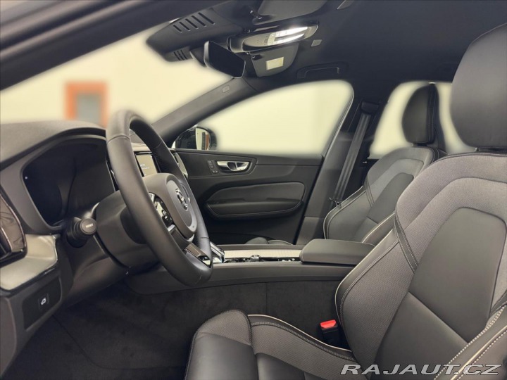 Volvo XC60 2,0 B4 AWD Plus Dark 1793 2023