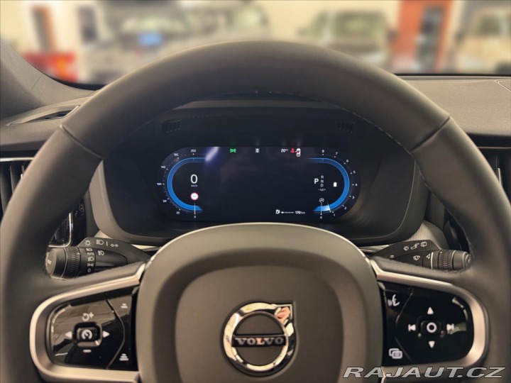 Volvo XC60 2,0 B4 AWD Plus Dark 1793 2023