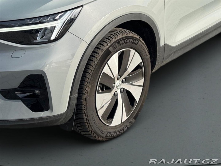Volvo XC40 2,0 B3 FWD Plus Dark 6326 2023