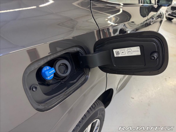 Volvo XC60 2,0 B4 AWD Plus Dark 8837 2024