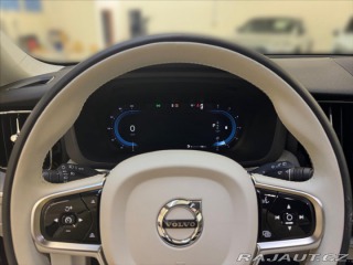 Volvo XC60 2,0 B4 AWD Plus Dark 8837 2024