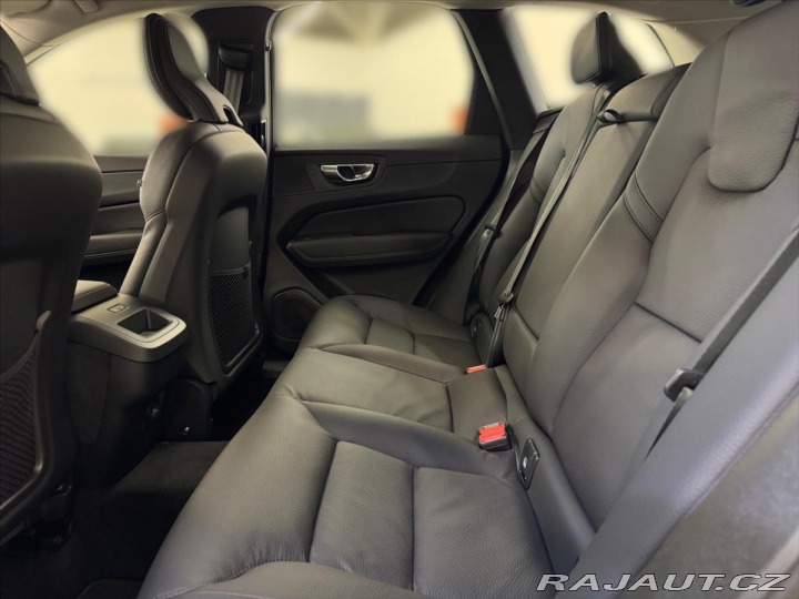 Volvo XC60 2,0 B4 AWD Plus Dark 6996 2024