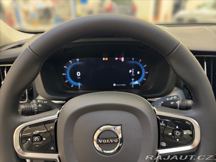 Volvo XC60 2,0 B4 AWD Plus Dark 6996 2024
