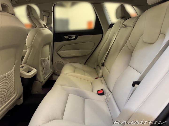 Volvo XC60 2,0 B4 AWD Plus Dark 9283 2024
