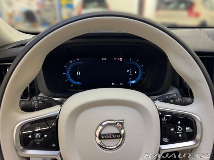 Volvo XC60 2,0 B4 AWD Plus Dark 9283 2024