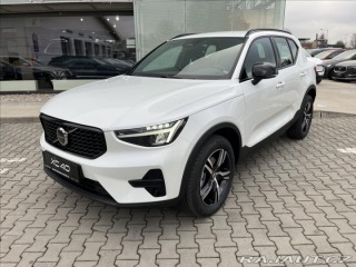 Volvo XC40 2,0 B3 FWD Plus Dark 7430 2025