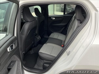 Volvo XC40 2,0 B3 FWD Plus Dark 7430 2025