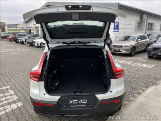 Volvo XC40 2,0 B3 FWD Plus Dark 7430 2025