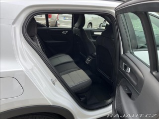 Volvo XC40 2,0 B3 FWD Plus Dark 7430 2025