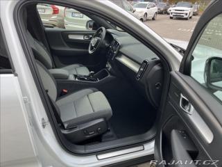 Volvo XC40 2,0 B3 FWD Plus Dark 7430 2025