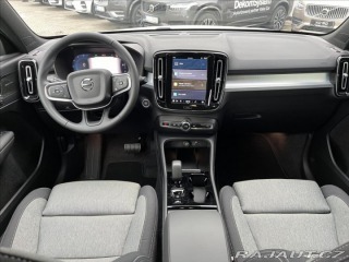Volvo XC40 2,0 B3 FWD Plus Dark 7430 2025