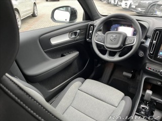 Volvo XC40 2,0 B3 FWD Plus Dark 7430 2025