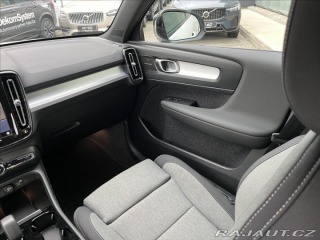 Volvo XC40 2,0 B3 FWD Plus Dark 7430 2025
