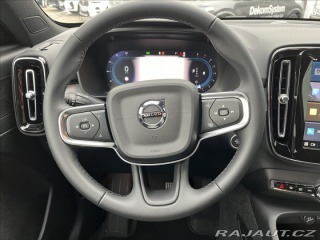 Volvo XC40 2,0 B3 FWD Plus Dark 7430 2025