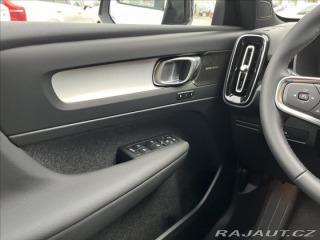 Volvo XC40 2,0 B3 FWD Plus Dark 7430 2025