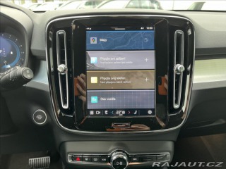 Volvo XC40 2,0 B3 FWD Plus Dark 7430 2025