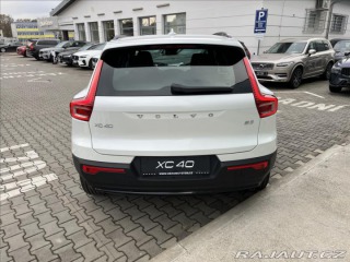 Volvo XC40 2,0 B3 FWD Plus Dark 7430 2025