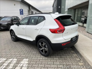 Volvo XC40 2,0 B3 FWD Plus Dark 7430 2025