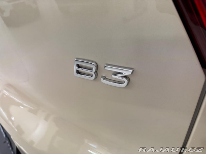 Volvo XC40 2,0 B3 FWD Plus Dark 8605 2025
