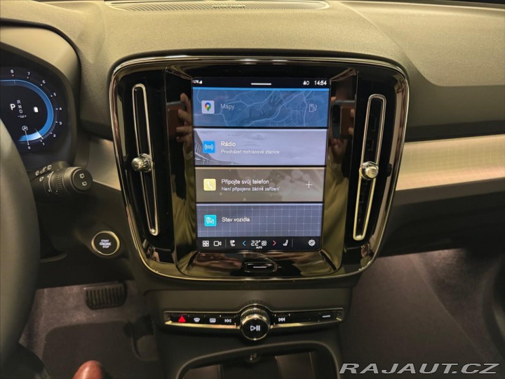 Volvo XC40 2,0 B3 FWD Plus Dark 8605 2025