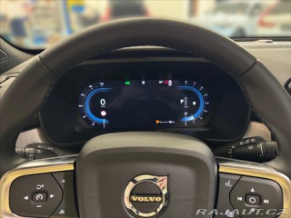 Volvo XC40 2,0 B3 FWD Plus Dark 6130 2025