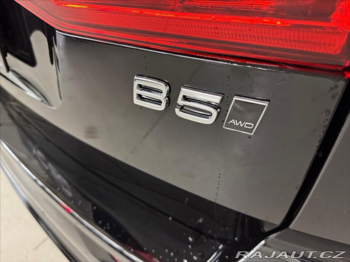 Volvo XC60 2,0 B5 AWD Plus Dark 5951 2025