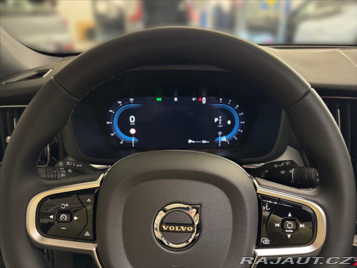 Volvo XC60 2,0 B5 AWD Plus Dark 5951 2025