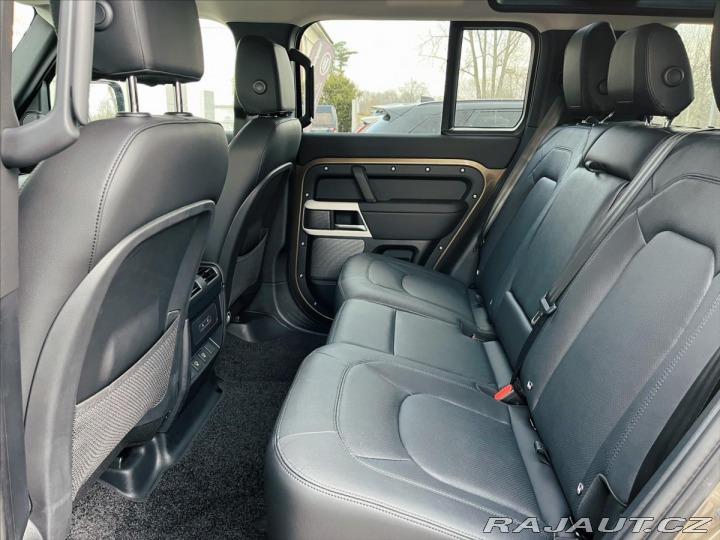 Land Rover Defender 3,0 SE D300  předváděcí v 2024