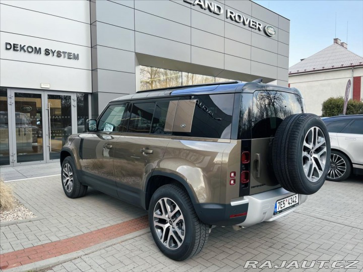 Land Rover Defender 3,0 SE D300 AWD předvádě 2024
