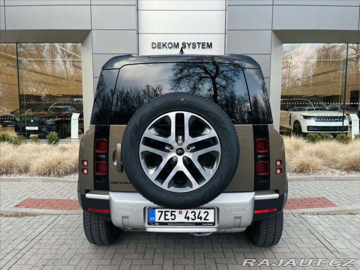Land Rover Defender 3,0 SE D300 AWD předvádě 2024