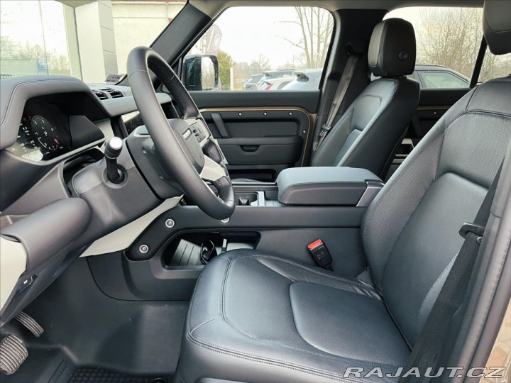 Land Rover Defender 3,0 SE D300  předváděcí v 2024