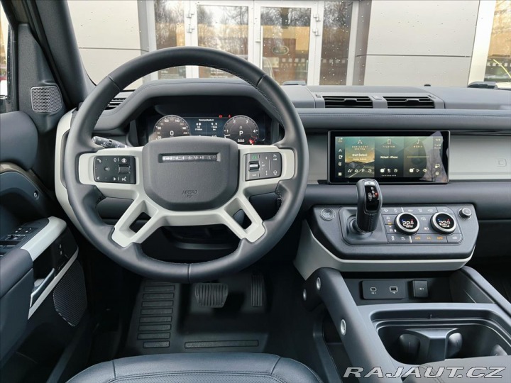 Land Rover Defender 3,0 SE D300  předváděcí v 2024