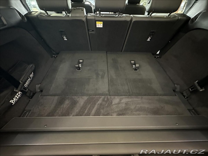 Land Rover Discovery 3,0 Dynamic HSE D350 AWD 2024