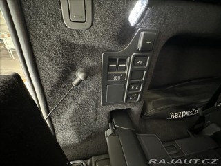 Land Rover Discovery 3,0 Dynamic HSE D350 AWD 2024