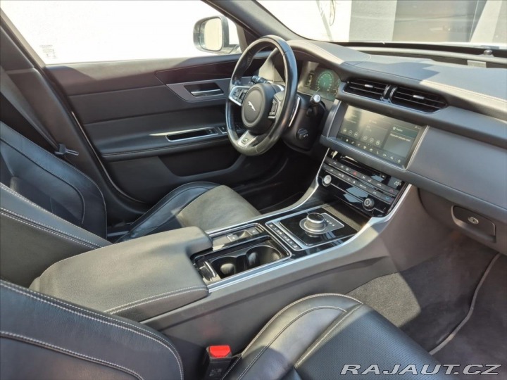 Jaguar XF 2,0 20d AWD R-Sport PANOR 2018