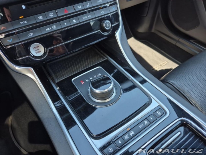 Jaguar XF 2,0 20d AWD R-Sport PANOR 2018