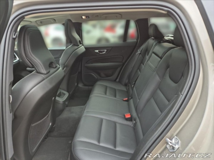 Volvo V60 2,0 B5 AWD Cross Country 2021
