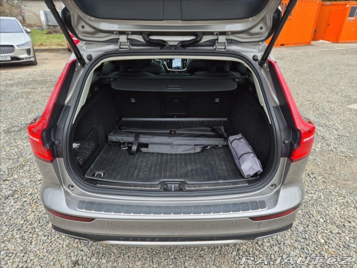 Volvo V60 2,0 B5 AWD Cross Country 2021