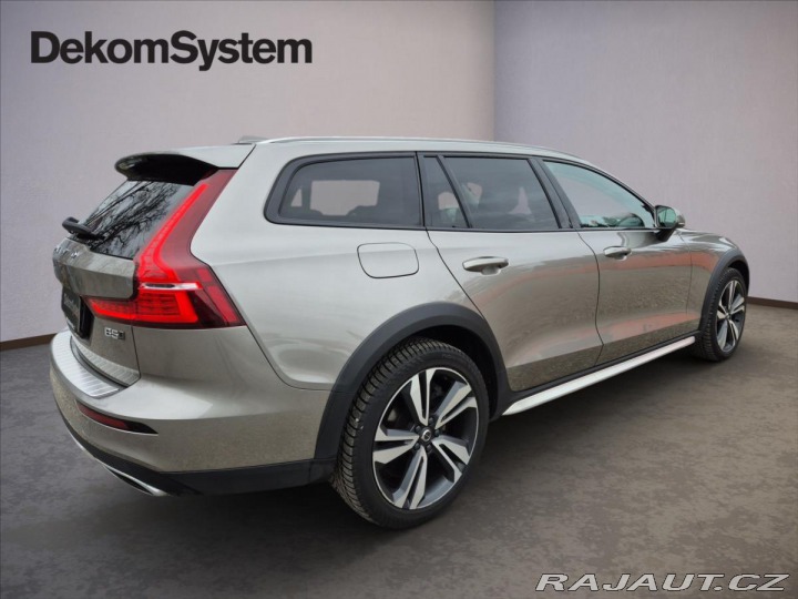 Volvo V60 2,0 B5 AWD Cross Country 2021