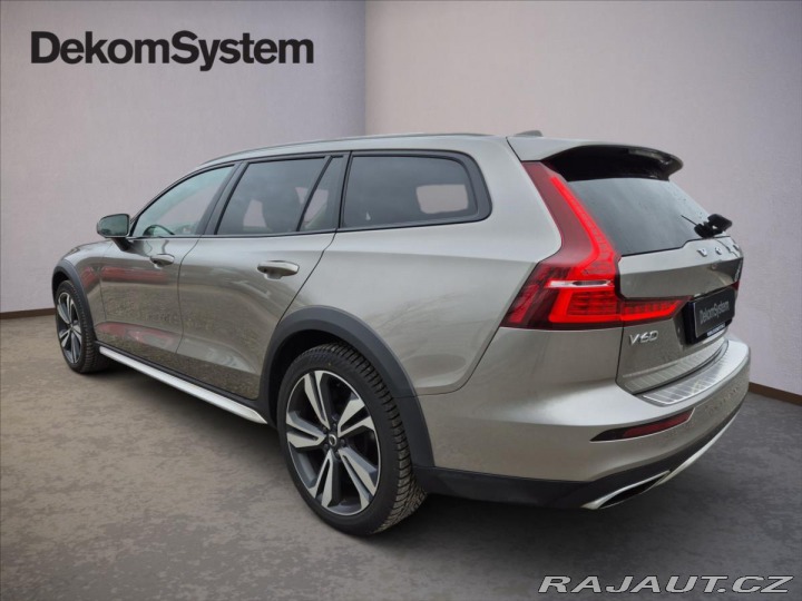 Volvo V60 2,0 B5 AWD Cross Country 2021