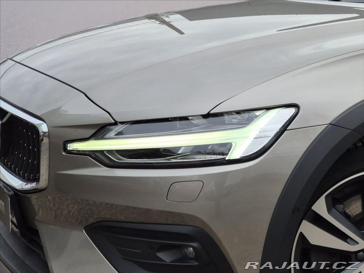 Volvo V60 2,0 B5 AWD Cross Country 2021