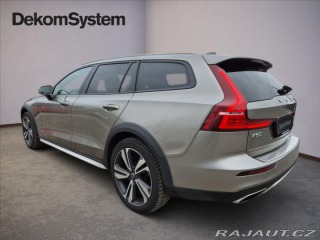 Volvo V60 2,0 B5 AWD Cross Country 2021