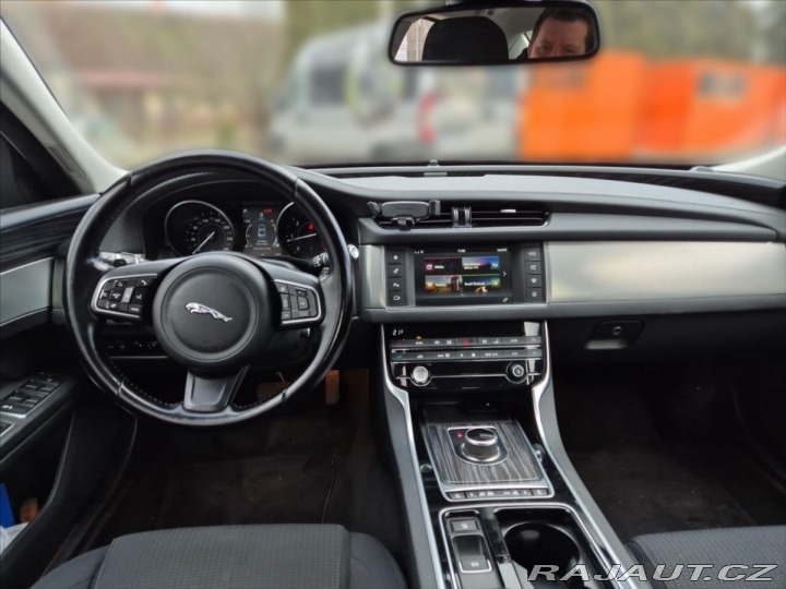 Jaguar XF 2,0 20d R-SPORT 2017