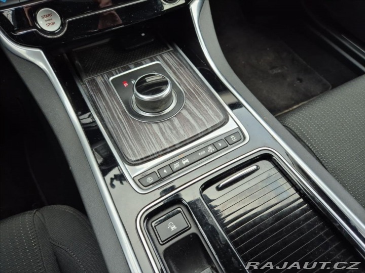 Jaguar XF 2,0 20d R-SPORT 2017